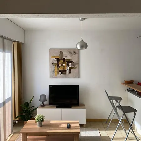 T1 Résidence Privée Bien Situé,piscine,tennis,parking *
